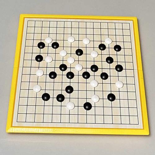 围棋跟五子棋的棋盘一样吗?