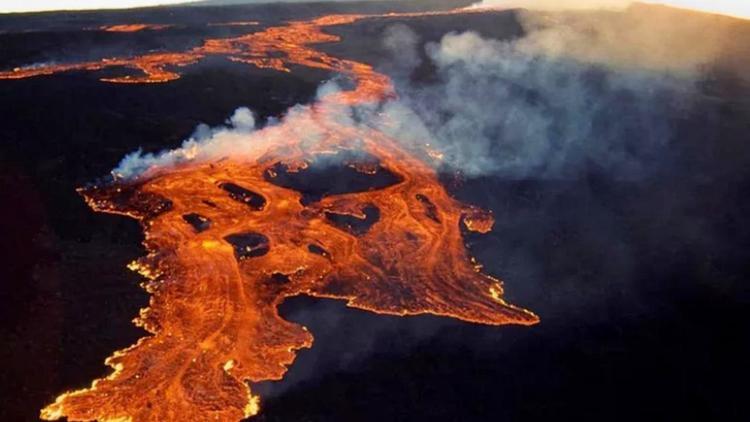 冒纳罗亚火山位于什么岛在哪里 有多高是活火山吗